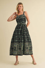 Load image into Gallery viewer, Embroidered Black Midi Dress