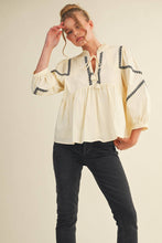 Load image into Gallery viewer, Egg Shell Embroidery Trim Blouse