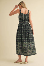 Load image into Gallery viewer, Embroidered Black Midi Dress