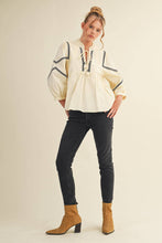 Load image into Gallery viewer, Egg Shell Embroidery Trim Blouse