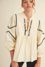 Load image into Gallery viewer, Egg Shell Embroidery Trim Blouse