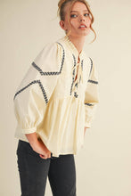 Load image into Gallery viewer, Egg Shell Embroidery Trim Blouse