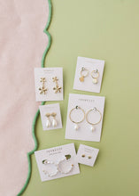 Load image into Gallery viewer, Seashell - Gold Earrings
