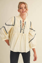 Load image into Gallery viewer, Egg Shell Embroidery Trim Blouse
