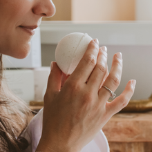 Load image into Gallery viewer, White Tea and Jasmine 4.6 oz Bath Bomb
