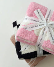 Load image into Gallery viewer, Daisy Baby Blanket | Pink
