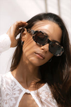 Load image into Gallery viewer, Onyx Acetate Womens Rectangular Sunglasses: Milky Tortoise
