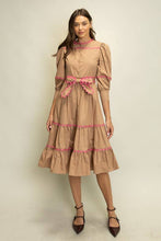 Load image into Gallery viewer, Scallop Trim Tiered Midi Dress
