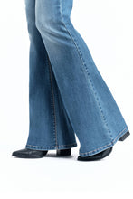 Load image into Gallery viewer, 34” Mid-Rise Flare Jean in Jayden
