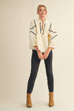 Load image into Gallery viewer, Egg Shell Embroidery Trim Blouse
