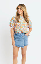 Load image into Gallery viewer, Lavender Floral Button Pleat Top
