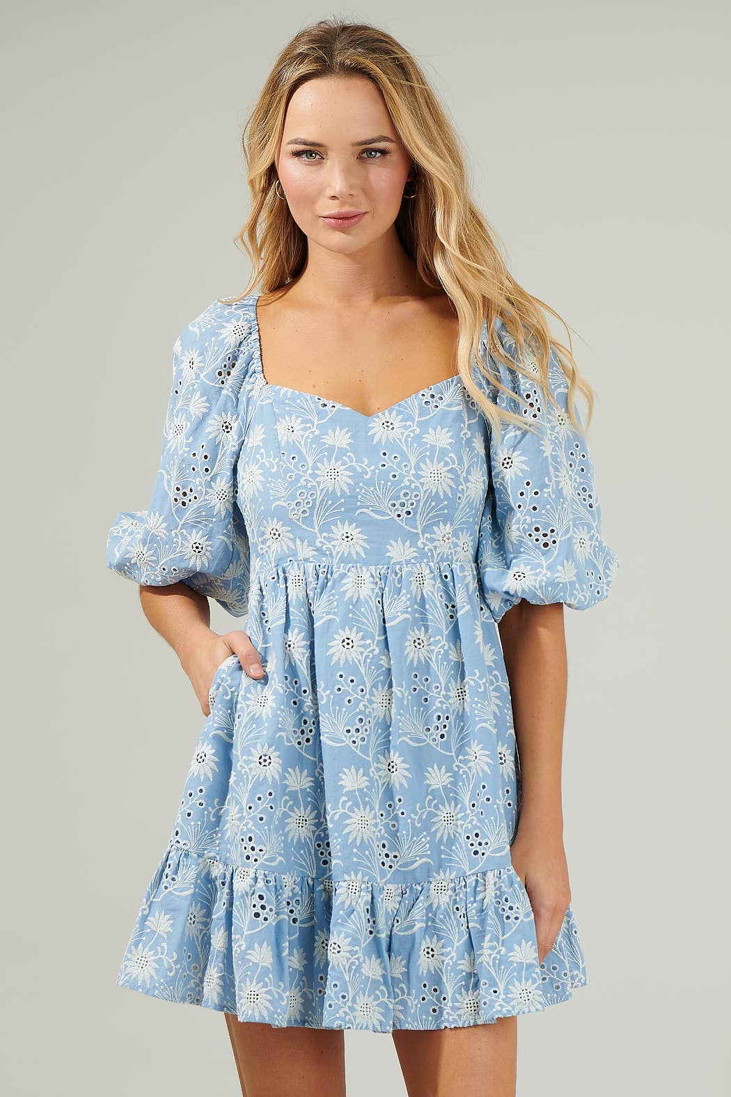 Moonflower Eyelet Evy Sweetheart Mini Dress: Light-Blue